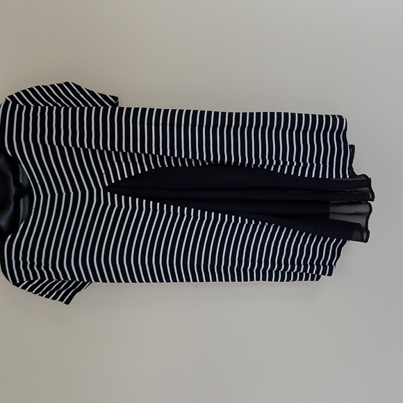 Cute split back tee - Picture 2 of 5